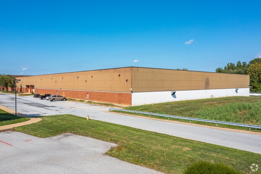 300 White Clay Center Dr, Newark, DE à louer - Photo du bâtiment - Image 2 de 8