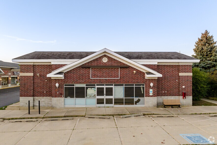 1 S Sutton Rd, Streamwood, IL à vendre - Photo du bâtiment - Image 2 de 12