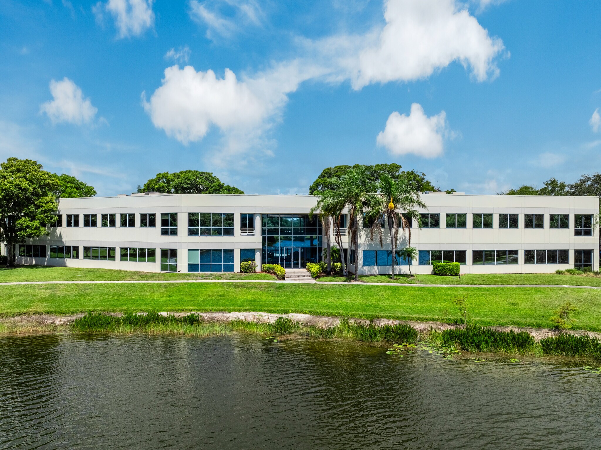 5500 Village Blvd, West Palm Beach, FL à vendre Photo du bâtiment- Image 1 de 20