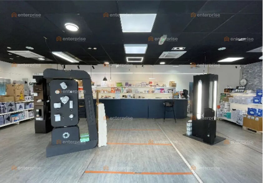 Flex in Marcq-en-Baroeul for lease - Interior Photo - Image 2 of 6