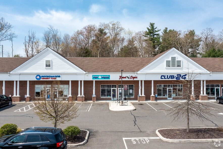 266-276 S Main St, Newtown, CT à louer - Photo du bâtiment - Image 3 de 5