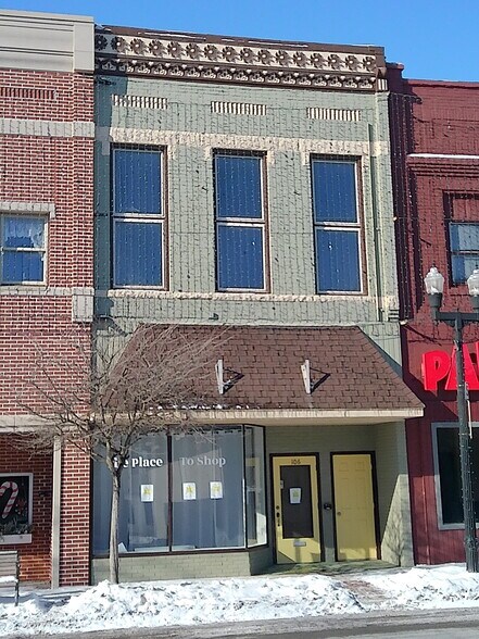 106 S Anderson St, Elwood, IN à louer - Photo du bâtiment - Image 2 de 10