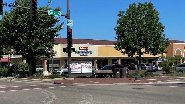 Plus de détails pour 10-90 N Island Ave, Batavia, IL - Commerce de détail à louer