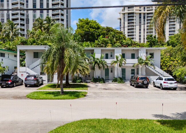 Plus de détails pour 1385 NE 105th St, Miami Shores, FL - Multi-résidentiel à vendre