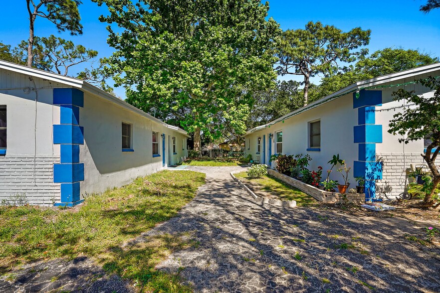 15181 Westminister Ave, Clearwater, FL à vendre - Photo du bâtiment - Image 2 de 3