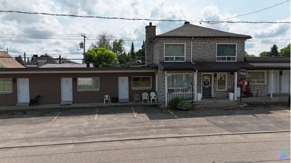 43 Rue Paul-Gervais, Trois-Rivières, QC for sale - Building Photo - Image 2 of 18