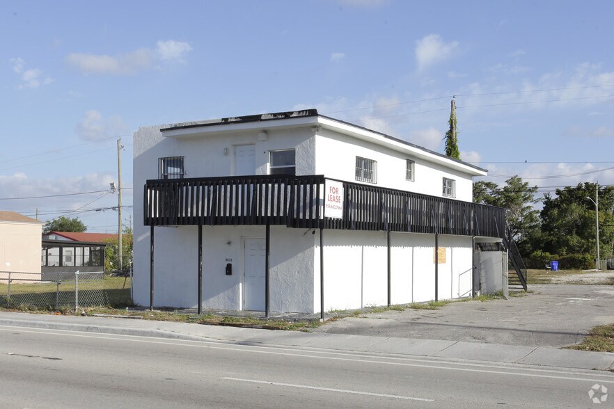 5631 Pembroke Rd, Hollywood, FL à vendre - Photo du bâtiment - Image 2 de 5