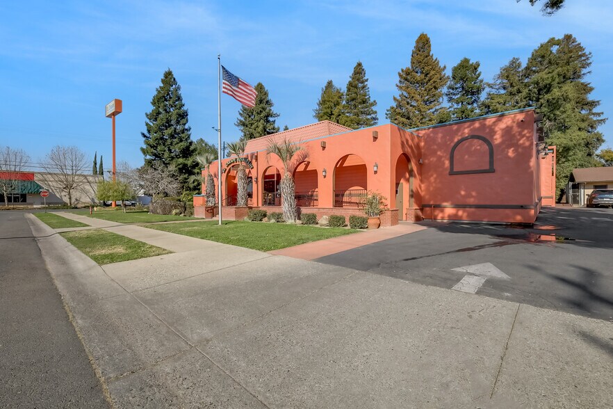 1005 Stafford Way, Yuba City, CA à vendre - Photo du bâtiment - Image 3 de 17