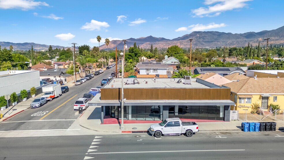 901 N Maclay Ave, San Fernando, CA à vendre - Photo du bâtiment - Image 3 de 24