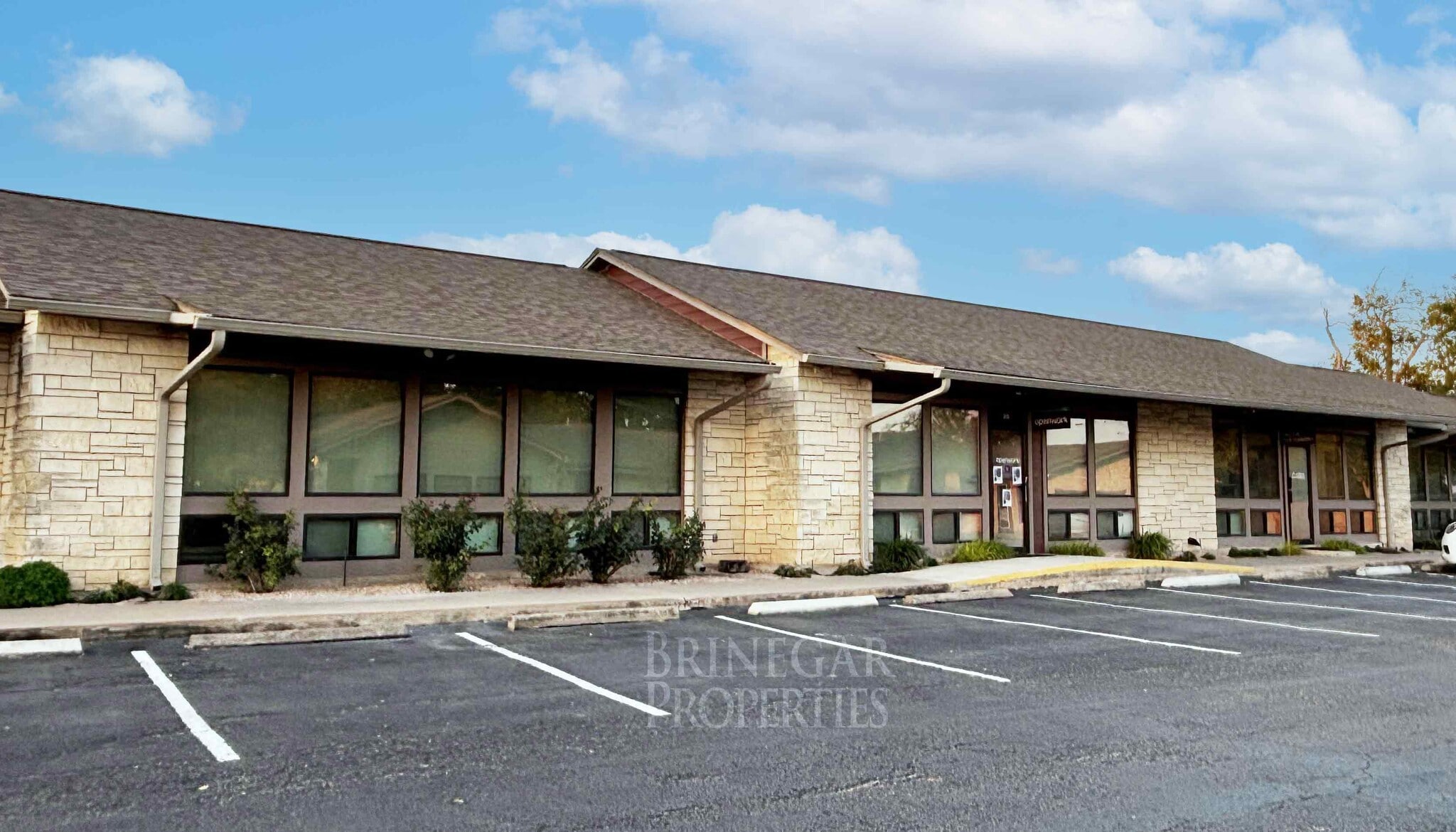 1106 S Mays, Round Rock, TX for lease Building Photo- Image 1 of 8