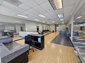 200 Triangle Ctr, Longview, WA for lease Interior Photo- Image 1 of 3