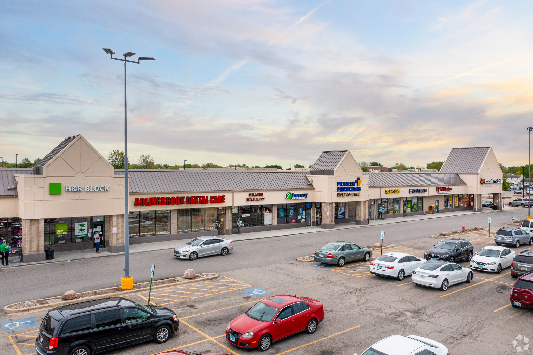 100-200 S Bolingbrook Dr, Bolingbrook, IL for lease Building Photo- Image 1 of 8