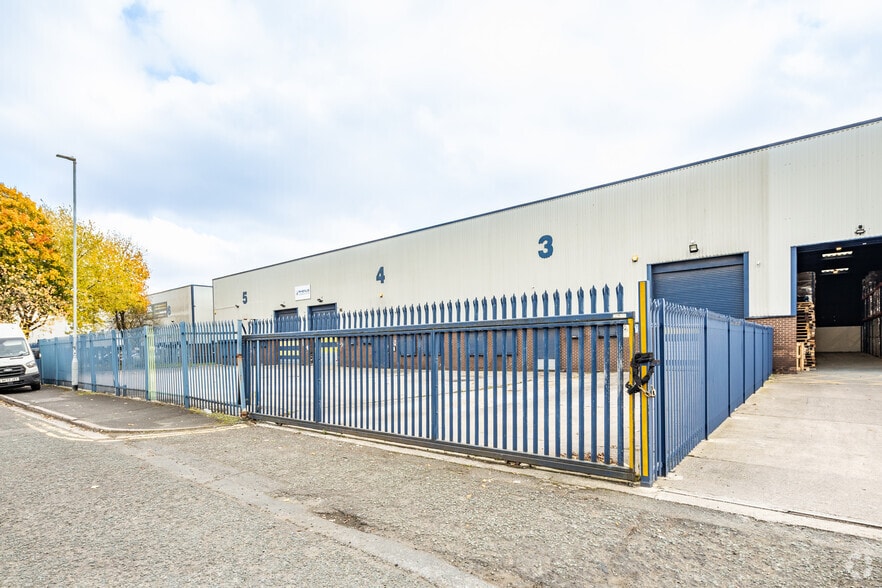 Parkway Trading Estate, Longbridge Rd, Manchester for lease - Building Photo - Image 3 of 6