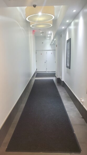 12 W 32nd St, New York, NY for lease - Building Photo - Image 3 of 14