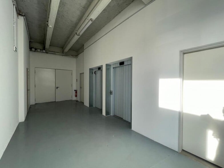 Industrial in Ivry-sur-Seine for lease - Interior Photo - Image 2 of 6