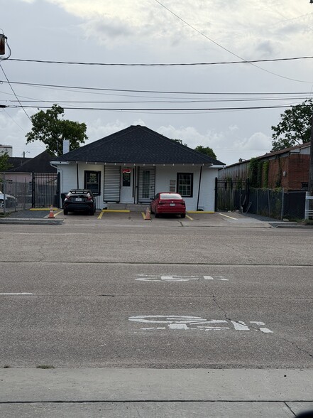 304 S Lockwood Dr, Houston, TX à louer - Photo du bâtiment - Image 1 de 38