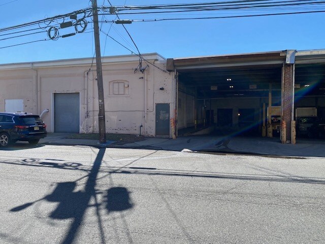 167 Clifton Blvd, Clifton, NJ à louer - Photo du bâtiment - Image 3 de 5