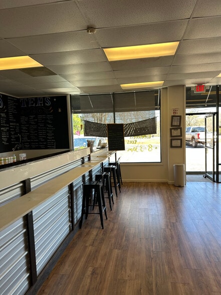 211 Homer Rd, Commerce, GA for lease - Interior Photo - Image 3 of 9