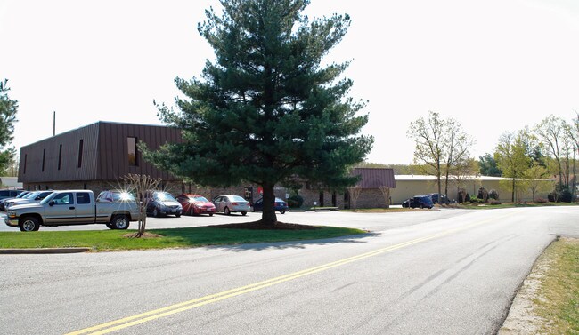 More details for 521 Research Rd, Richmond, VA - Flex for Lease