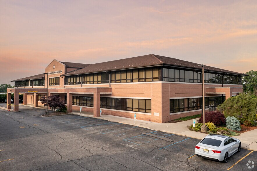 400 Franklin Tpke, Mahwah, NJ à louer - Photo principale - Image 1 de 9