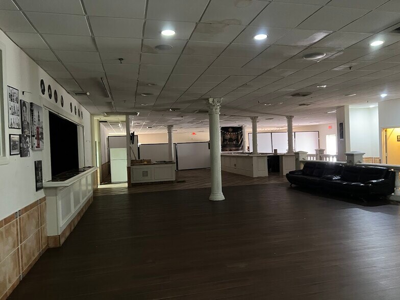 16805 NW 12th Ave, Miami, FL à vendre - Photo du bâtiment - Image 2 de 12