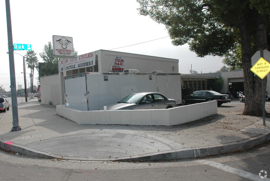 2084 E Foothill Blvd, Pasadena, CA for lease - Building Photo - Image 2 of 5