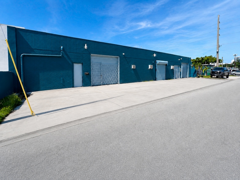 711-713 NW 1st St, Fort Lauderdale, FL for sale - Building Photo - Image 2 of 9