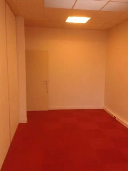 57-63 Rue Ernest Renan, Nanterre à louer - Photo du bâtiment - Image 3 de 19