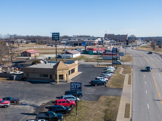 Plus de détails pour 200 SW Regional Airport Blvd, Bentonville, AR - Commerce de détail à vendre