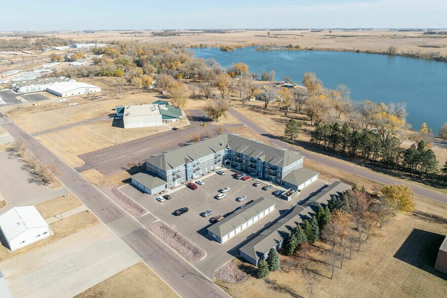 1685 N Redding Ave, Windom, MN for sale - Building Photo - Image 2 of 21