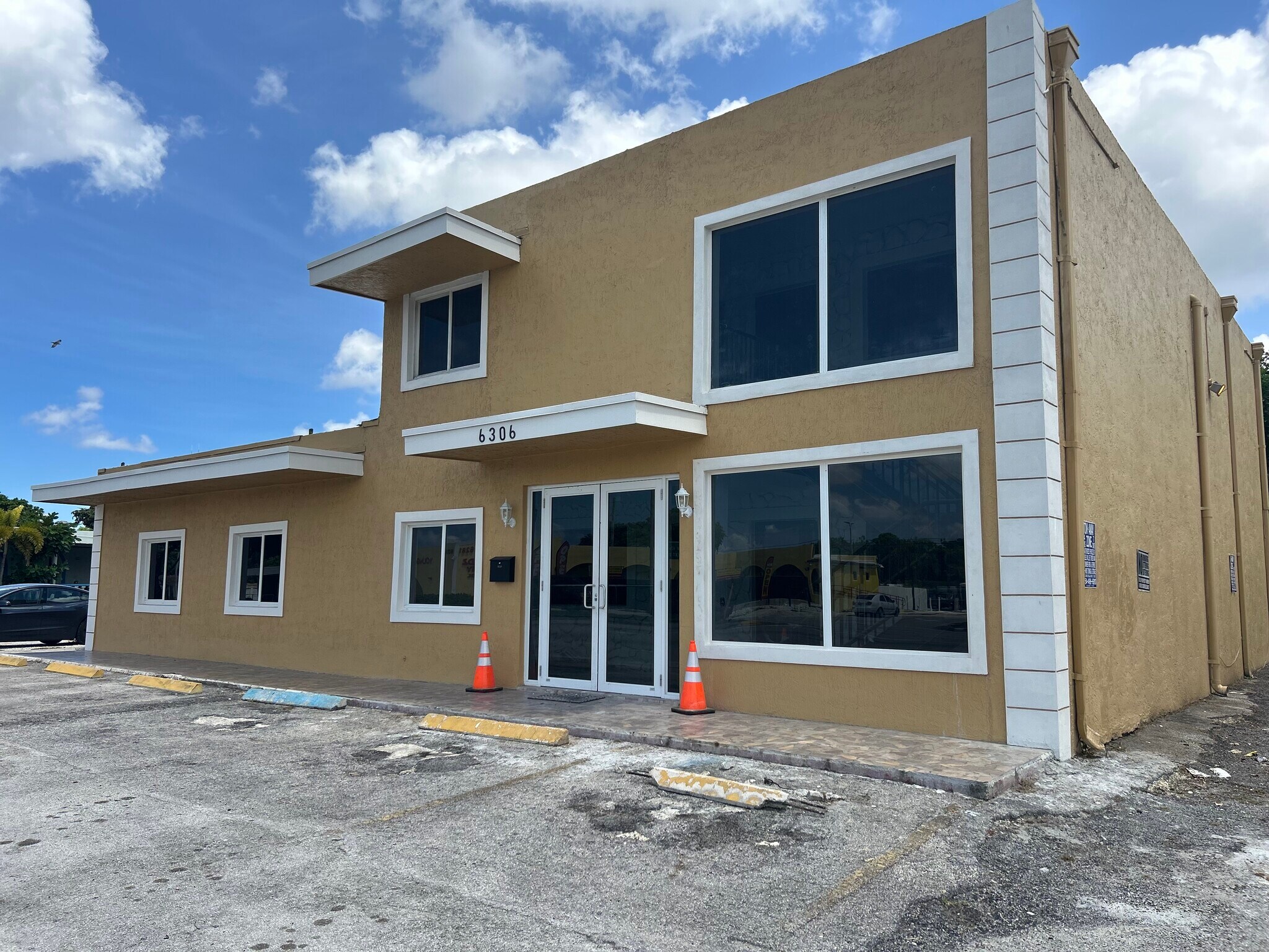 6300-6306 Pembroke, Miramar, FL à vendre Photo du bâtiment- Image 1 de 12