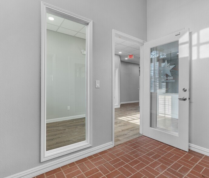 2000 Precinct Line Rd, Hurst, TX à louer - Photo du bâtiment - Image 3 de 20