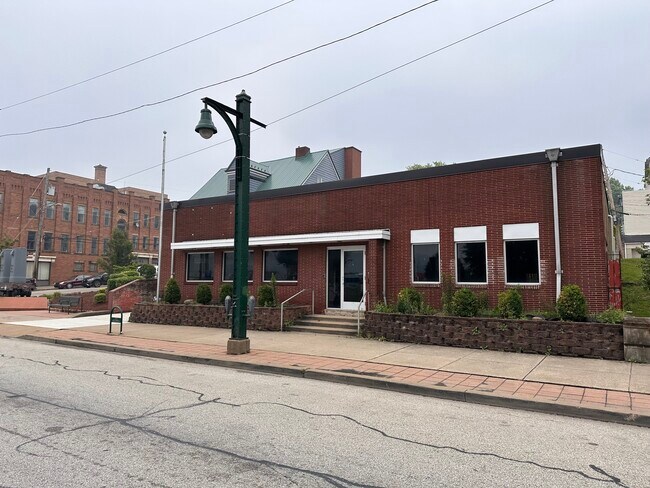Plus de détails pour 108 W 8th Ave, Homestead, PA - Médical à louer