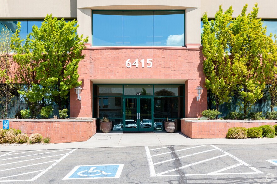 6415 S 3000 E, Salt Lake City, UT à louer - Photo du bâtiment - Image 3 de 4
