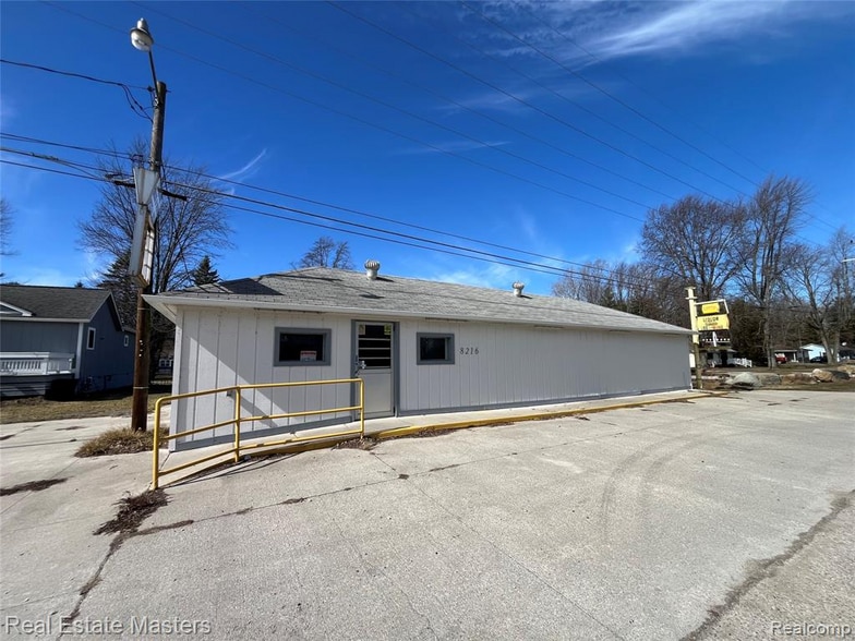 8216 Lakeshore Rd, Lexington, MI for sale - Building Photo - Image 2 of 8