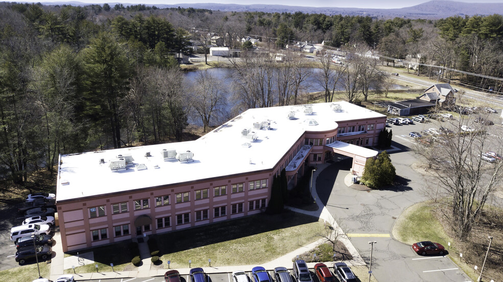 470 Granby Rd, South Hadley, MA à louer - Photo du bâtiment - Image 1 de 10