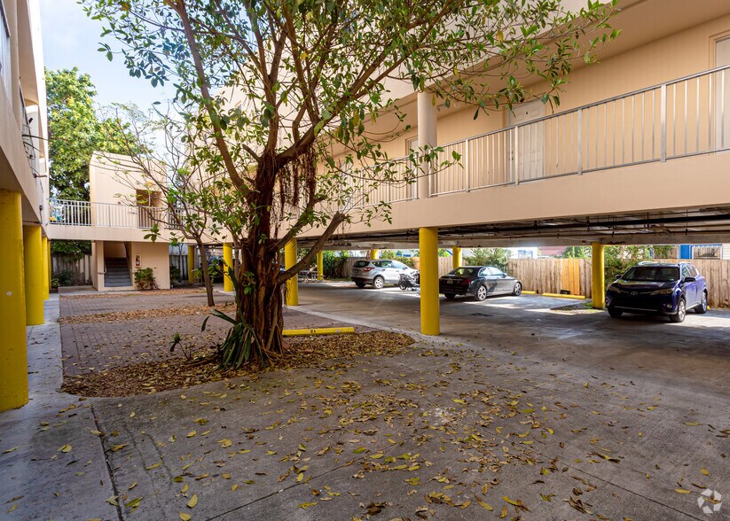 1553 SW 2nd St, Miami, FL à vendre - Photo du bâtiment - Image 2 de 13