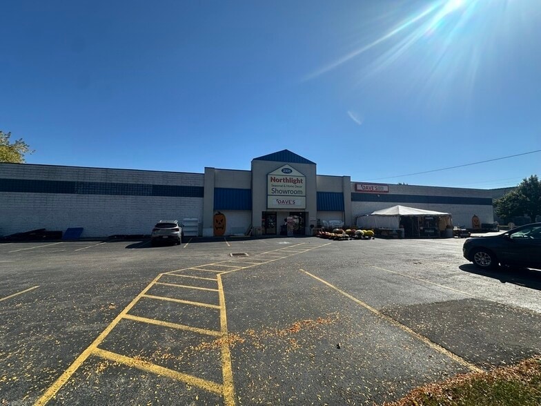 2331-2335 Union Rd- 33,280+/ SF 72,492SF portfolio of 2 properties for sale on LoopNet.ca - Primary Photo - Image 1 of 1