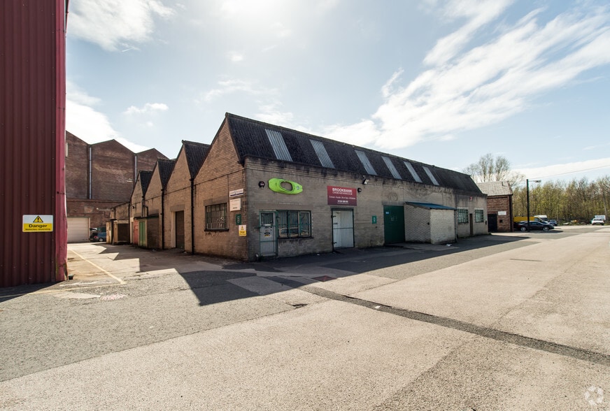 Caton Rd, Lancaster for lease - Primary Photo - Image 1 of 4