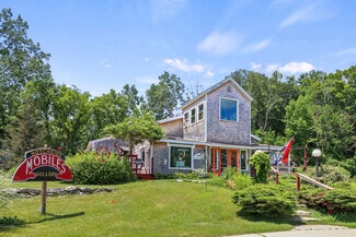 Plus de détails pour 8 Center St, West Stockbridge, MA - Commerce de détail à vendre