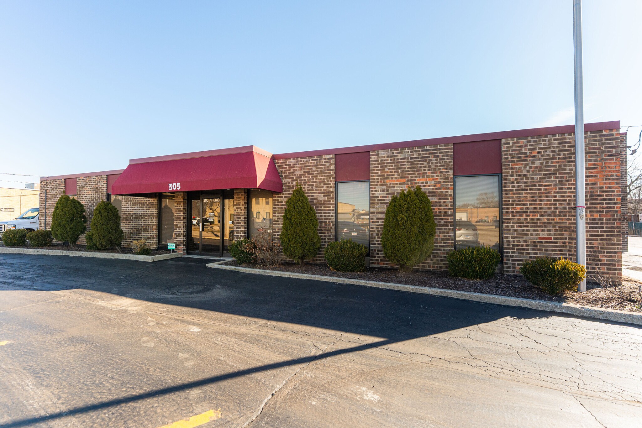 305 N Eric Dr, Palatine, IL for lease Primary Photo- Image 1 of 8