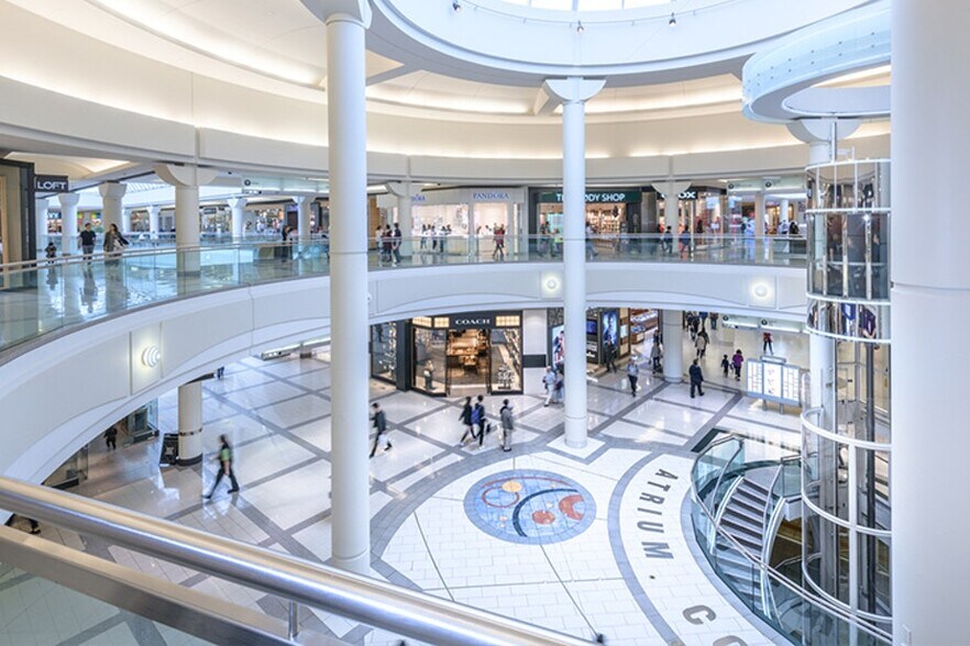 4700-4820 Kingsway, Burnaby, BC à louer - Photo intérieure - Image 2 de 9