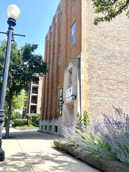 4949 Forest Ave, Downers Grove, IL for lease - Primary Photo - Image 1 of 10
