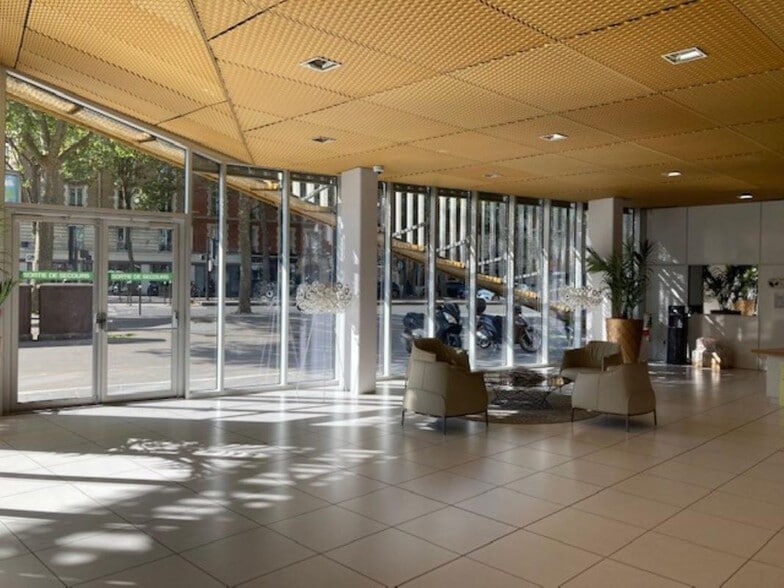 58-60 Avenue Edouard Vaillant, Boulogne-Billancourt à louer - Hall d’entrée - Image 3 de 12