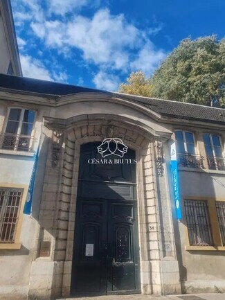 Plus de détails pour Commerce de détail à louer