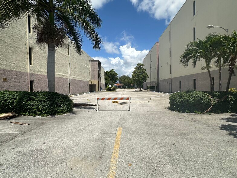 6595 NW 36th St, Miami, FL for sale - Building Photo - Image 3 of 8