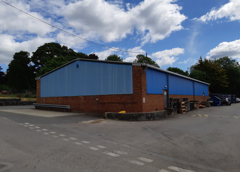 Unit 50 Upper Mills Industrial Estate, Stonehouse for sale - Primary Photo - Image 1 of 1