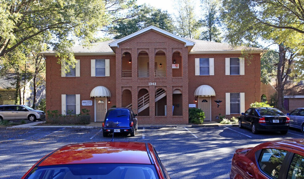 1342 Timberlane Rd, Tallahassee, FL à louer - Photo du bâtiment - Image 3 de 4