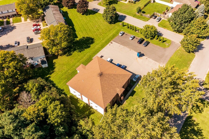 5724 Glendale Dr, Lockport, NY à vendre - Photo du bâtiment - Image 3 de 23