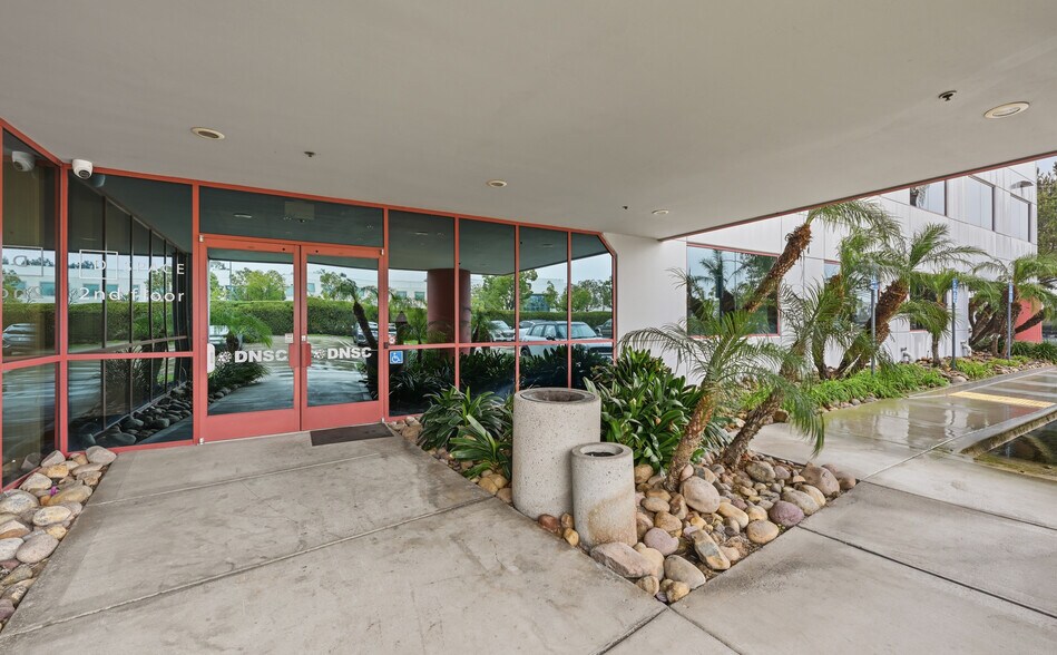 12140 Community Rd, Poway, CA à louer - Photo du bâtiment - Image 2 de 13